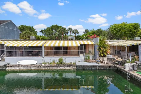 16380 Briar Patch Pl, Miami Lakes FL 33014