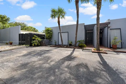 16380 Briar Patch Pl, Miami Lakes FL 33014