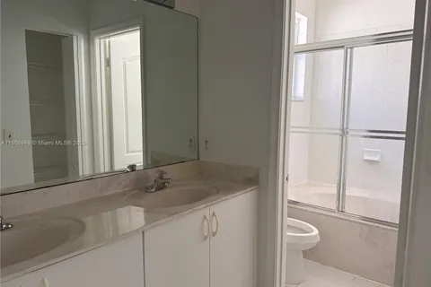 2310 NE 37th Ter, Homestead FL 33033