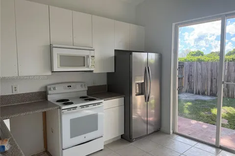 2310 NE 37th Ter, Homestead FL 33033