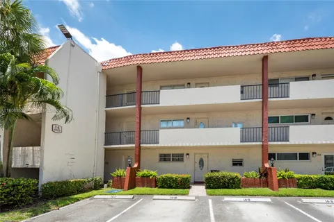 9823 S Hollybrook Lake Dr # 105, Pembroke Pines FL 33025