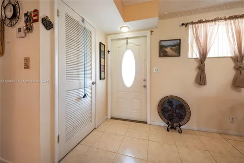 9823 S Hollybrook Lake Dr # 105, Pembroke Pines FL 33025