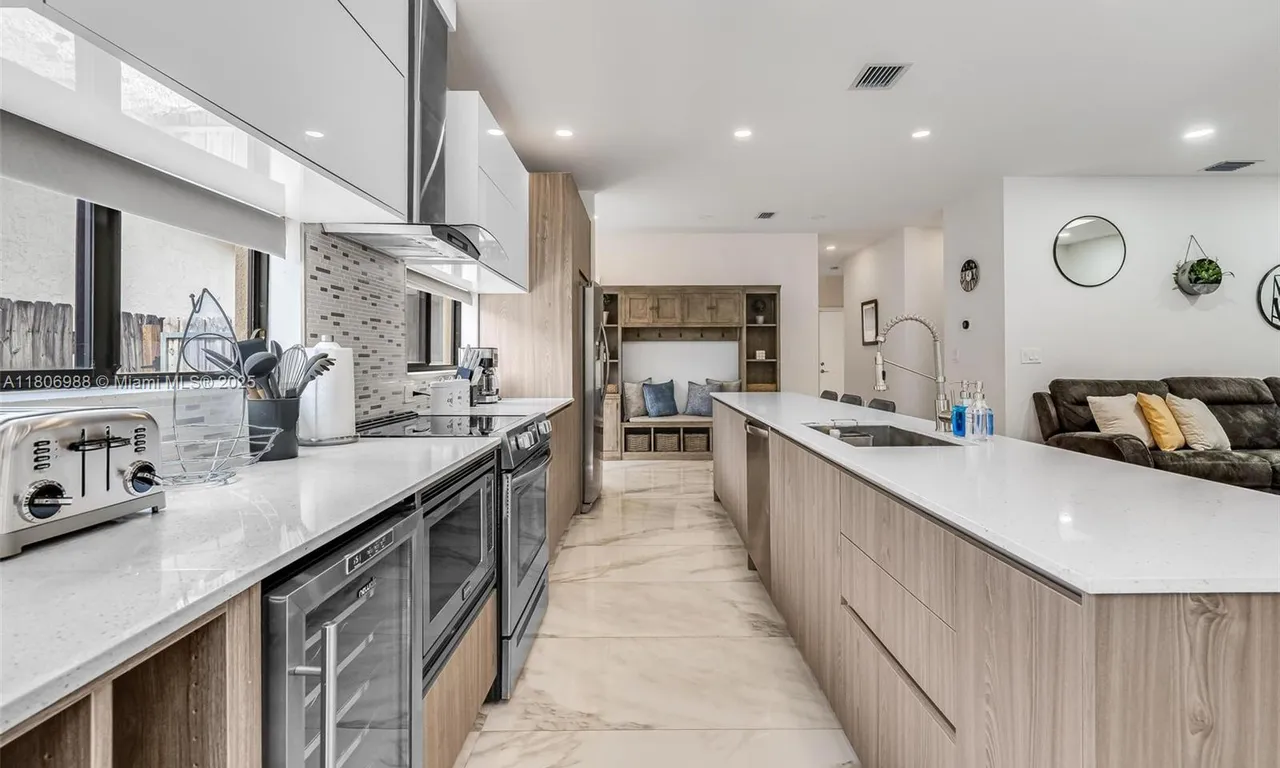 828 SW 14th Ct, Fort Lauderdale FL 33315