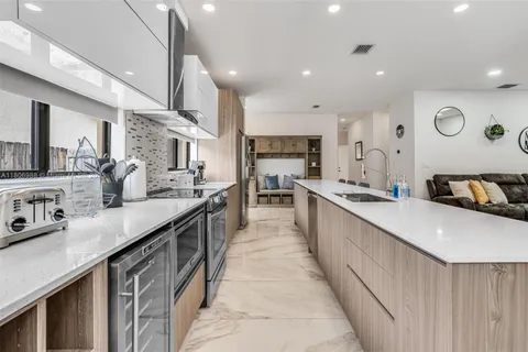 828 SW 14th Ct, Fort Lauderdale FL 33315
