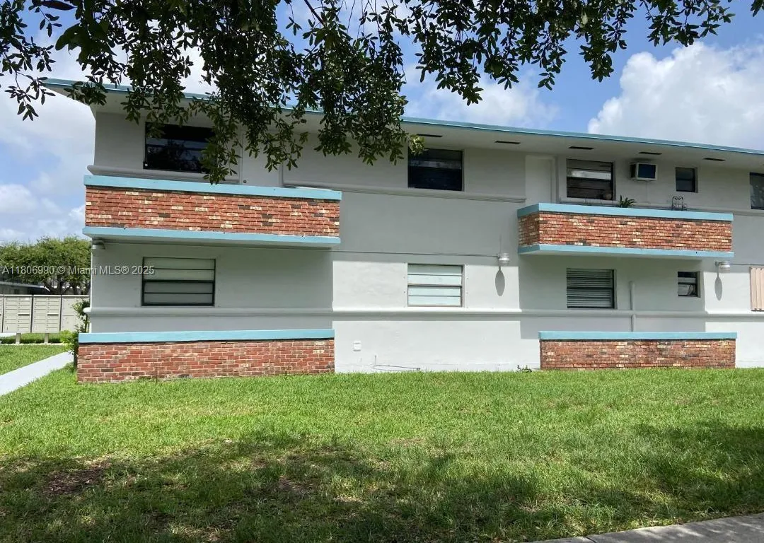 4450 SW 67th Ave # B, Miami FL 33155