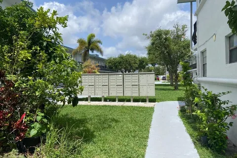 4450 SW 67th Ave # B, Miami FL 33155