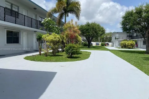 4450 SW 67th Ave # B, Miami FL 33155