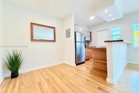 1220 Alton Rd # 202, Miami Beach FL 33139