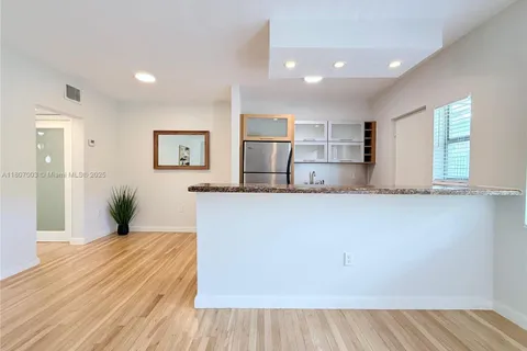 1220 Alton Rd # 202, Miami Beach FL 33139