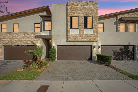 7823 NW 105th Ave, Doral FL 33178