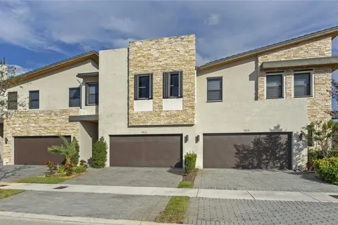 7823 NW 105th Ave, Doral FL 33178