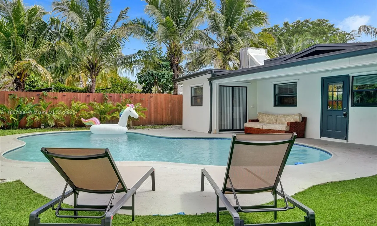 7531 Simms St, Hollywood FL 33024