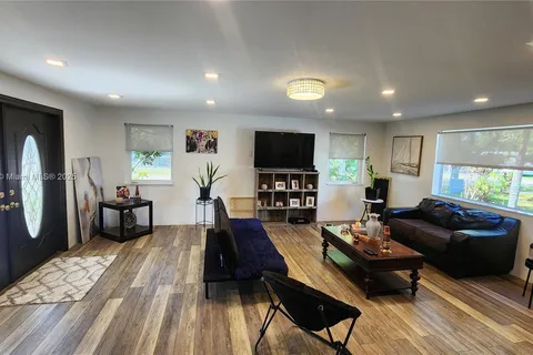 205 NW 128th St, North Miami FL 33168