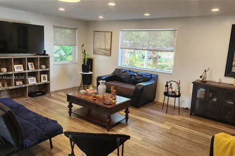 205 NW 128th St, North Miami FL 33168