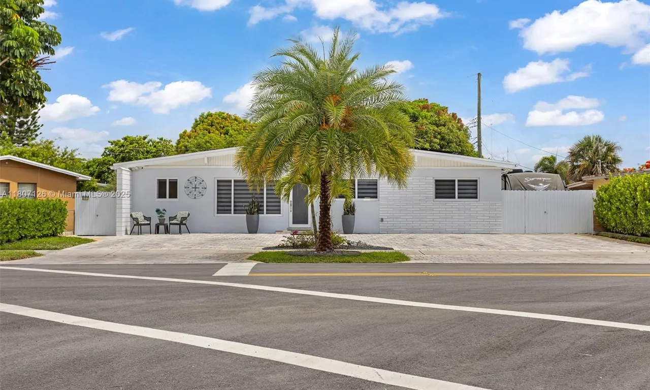 881 NW 177th Ter, Miami Gardens FL 33169