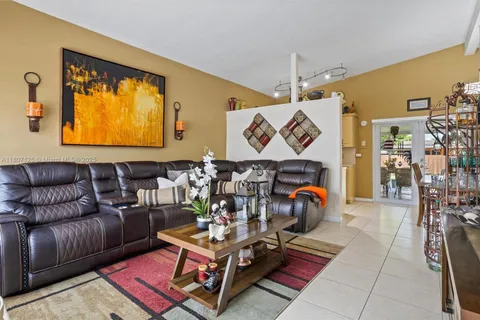 881 NW 177th Ter, Miami Gardens FL 33169
