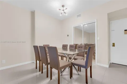 4400 Hillcrest Dr # 107A, Hollywood FL 33021