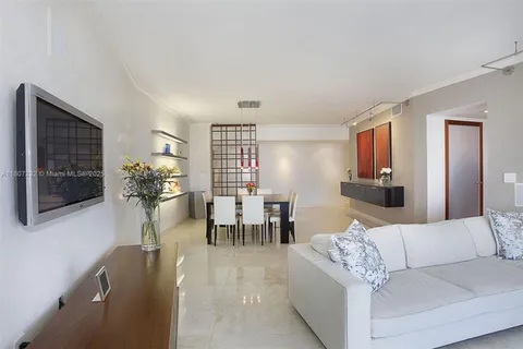 400 Alton Rd # 811, Miami Beach FL 33139