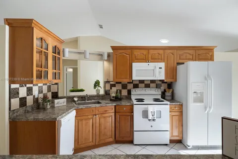 20770 NW 1st St, Pembroke Pines FL 33029
