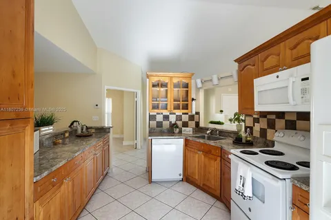20770 NW 1st St, Pembroke Pines FL 33029