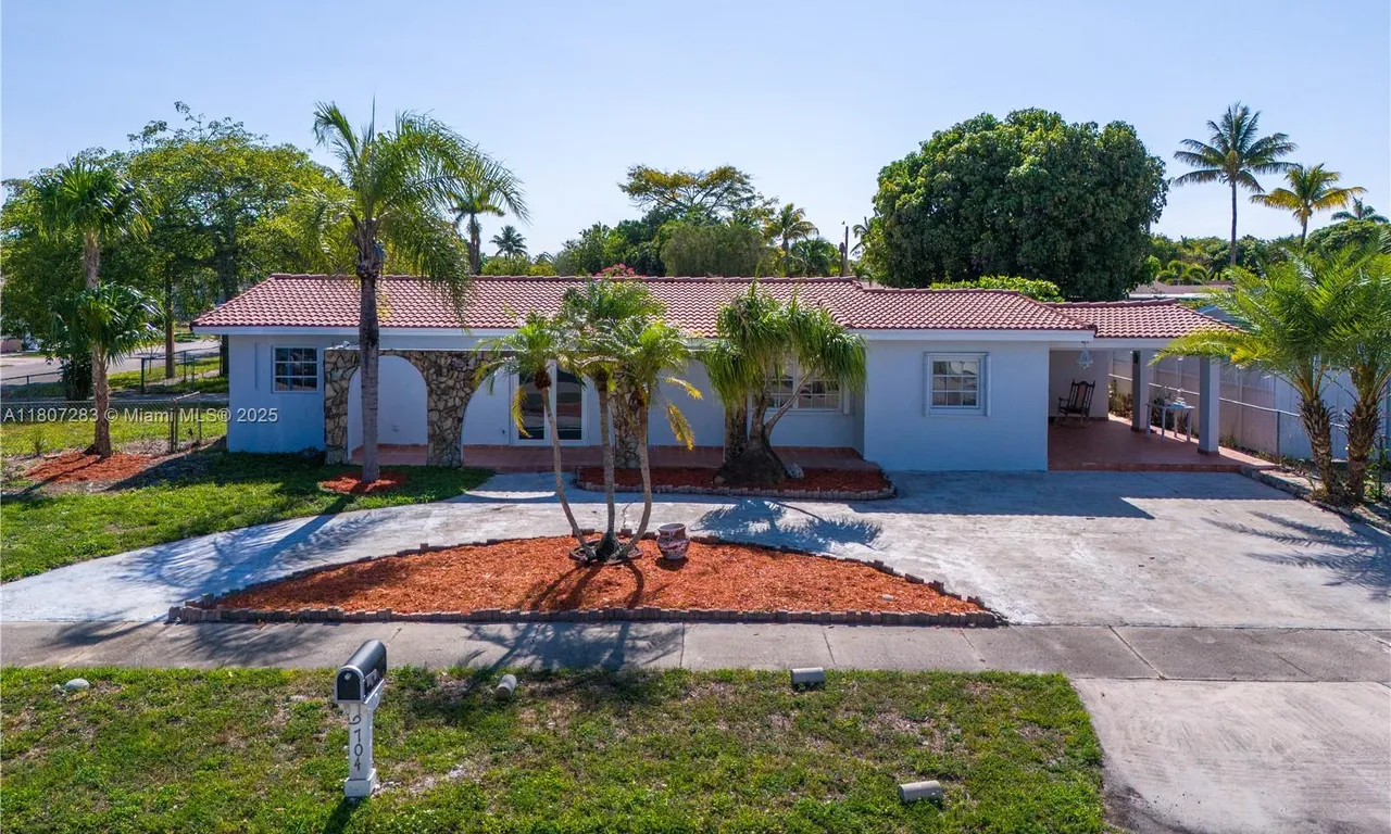 19704 NW 48th Ct, Miami Gardens FL 33055