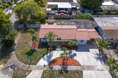 19704 NW 48th Ct, Miami Gardens FL 33055