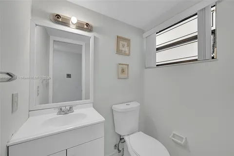 650 NE 149th St # 406A, Miami FL 33161