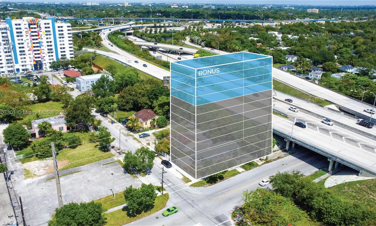 301 NW 37th St, Miami FL 33127