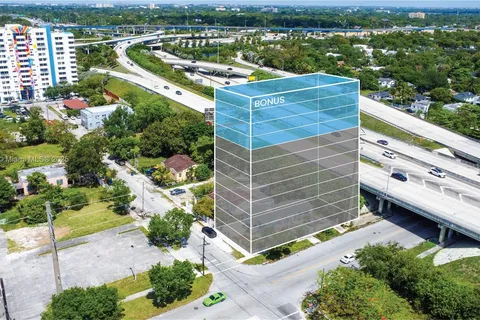 301 NW 37th St, Miami FL 33127