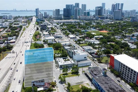301 NW 37th St, Miami FL 33127