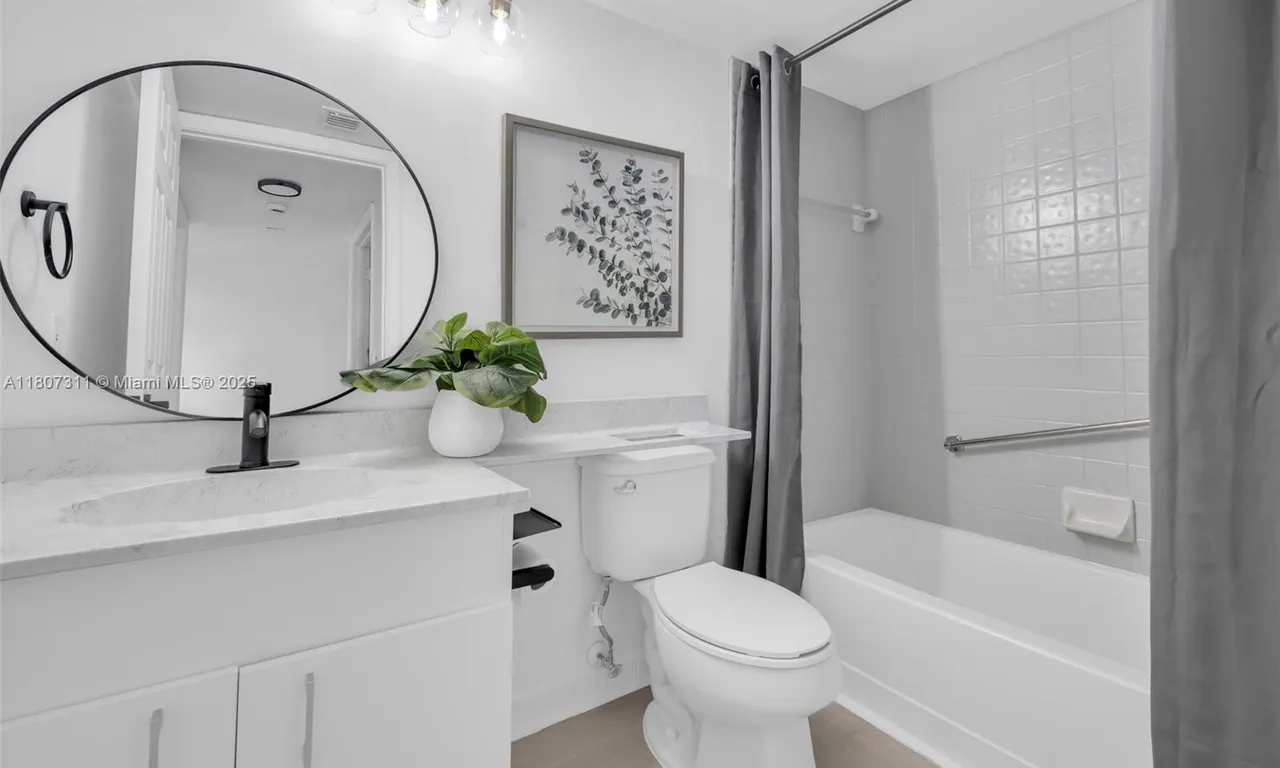 7418 N Devon Dr # 202, Tamarac FL 33321