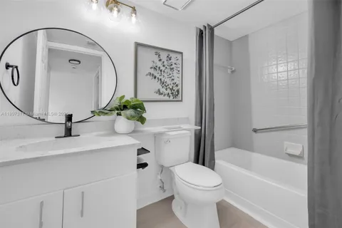 7418 N Devon Dr # 202, Tamarac FL 33321