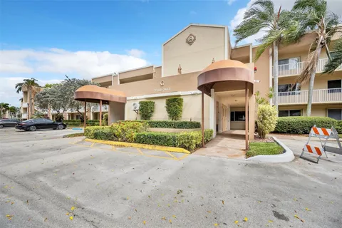 7418 N Devon Dr # 202, Tamarac FL 33321