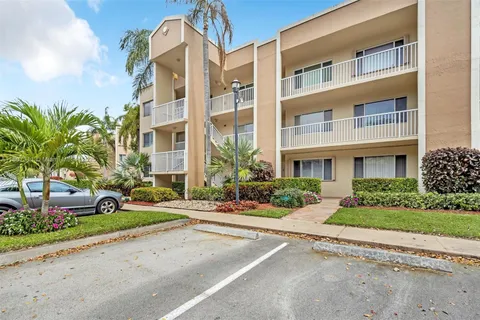 7418 N Devon Dr # 202, Tamarac FL 33321