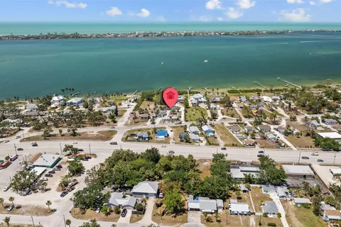 784 S McCall Rd, Englewood FL 34223