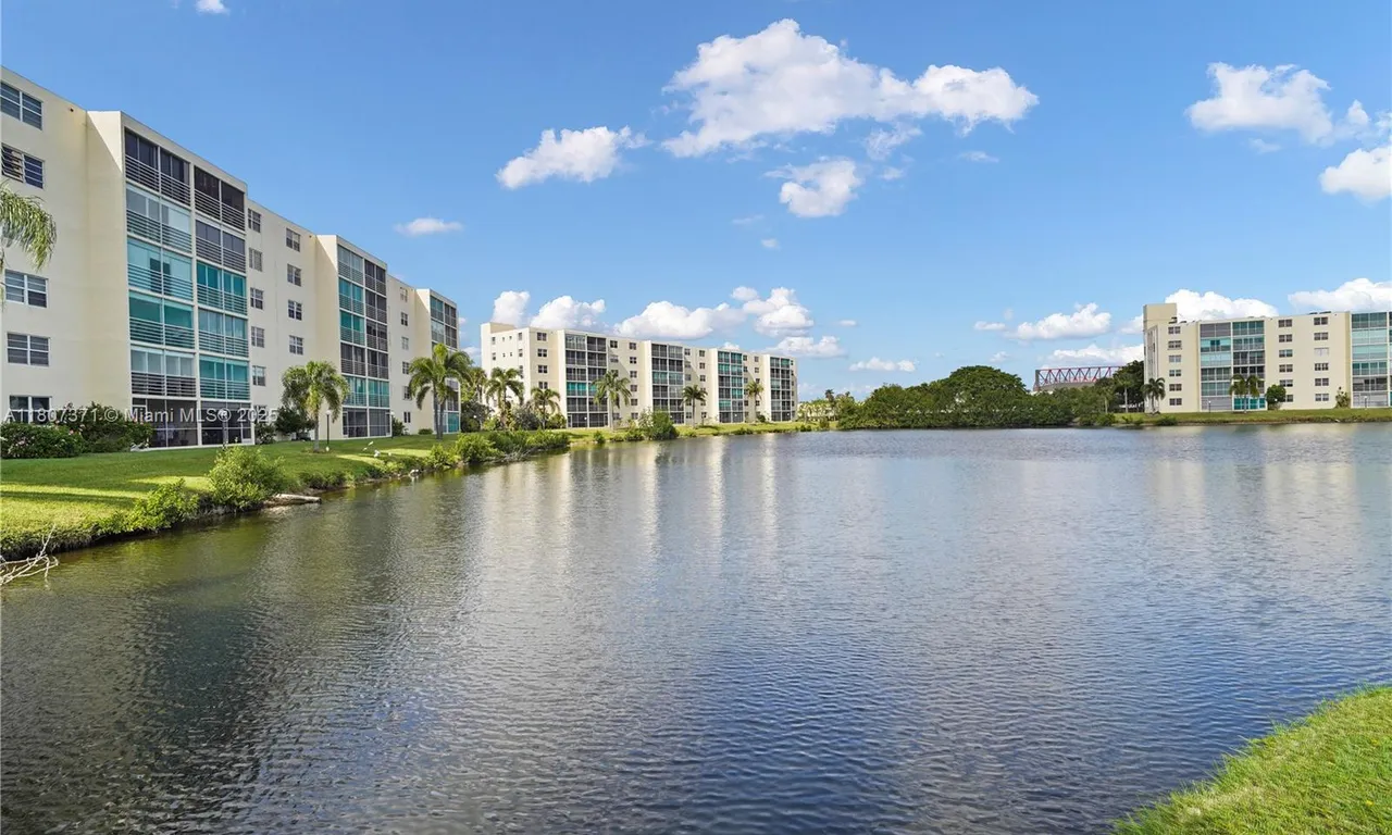 141 SE 3rd Ave # 101, Dania Beach FL 33004