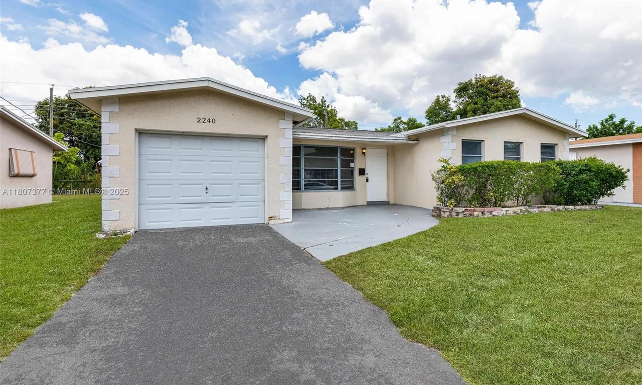 2240 NW 47th Ter, Lauderhill FL 33313