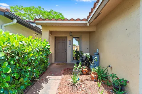17320 NW 66th Pl, Hialeah FL 33015