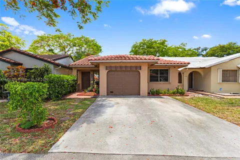 17320 NW 66th Pl, Hialeah FL 33015