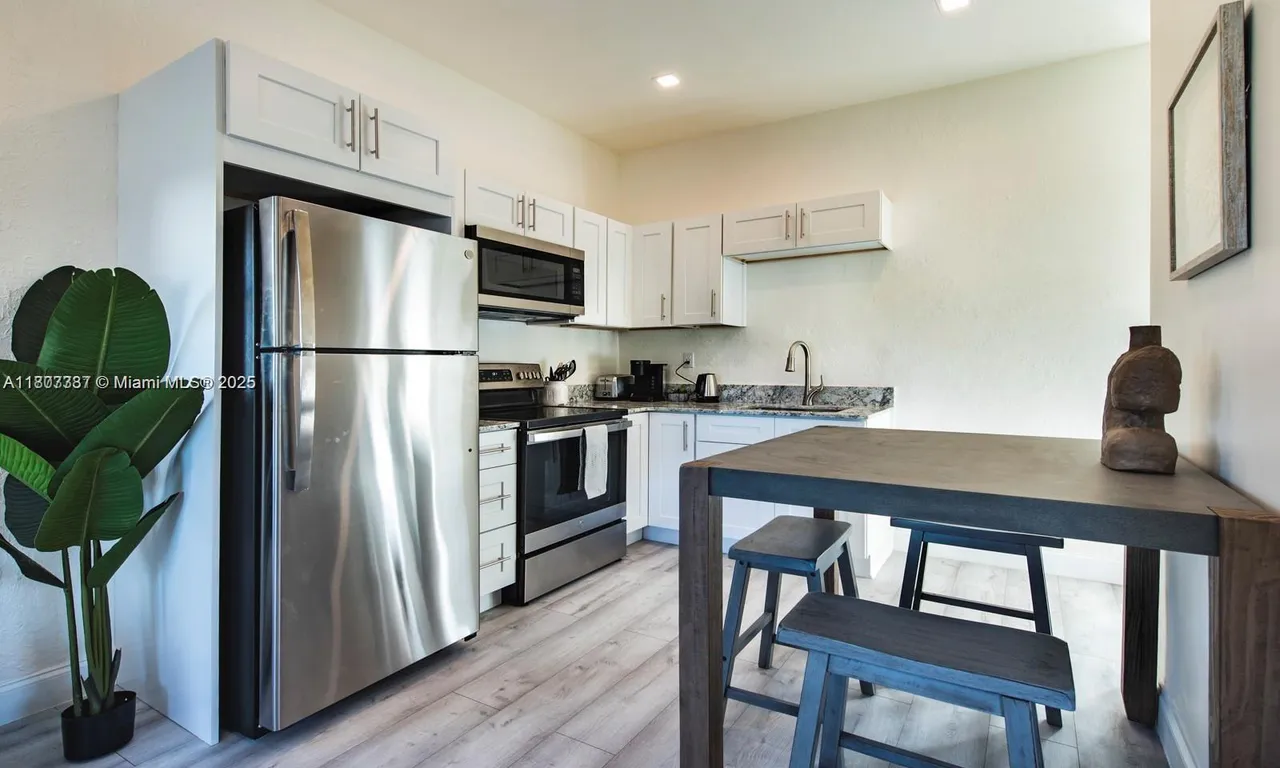 115 SE 2nd St, Hallandale Beach FL 33009