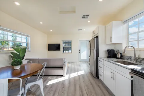 115 SE 2nd St, Hallandale Beach FL 33009