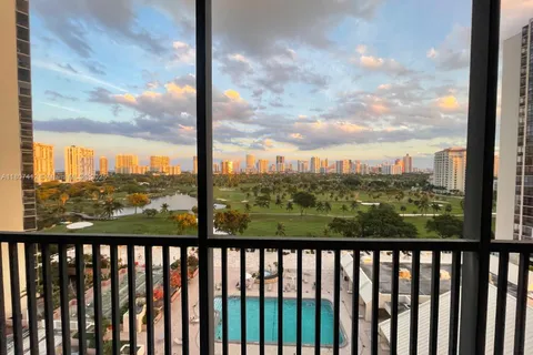 20301 W Country Club Dr # 1226, Aventura FL 33180