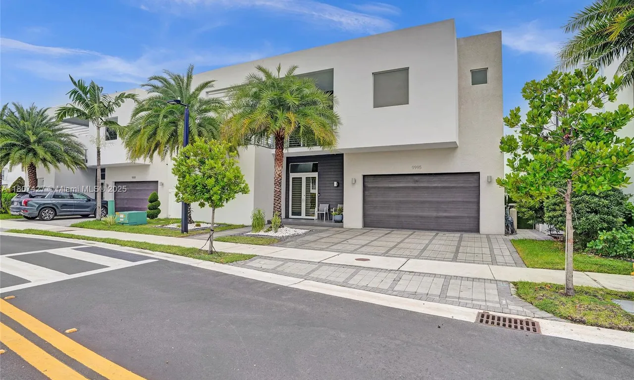 9995 NW 75th St, Doral FL 33178