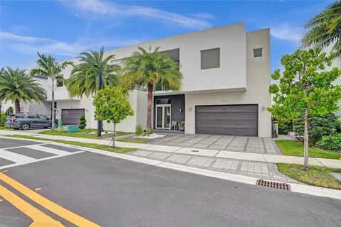 9995 NW 75th St, Doral FL 33178