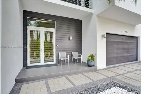 9995 NW 75th St, Doral FL 33178