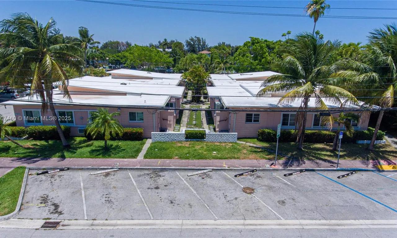 1785 Calais Dr # 8, Miami Beach FL 33141