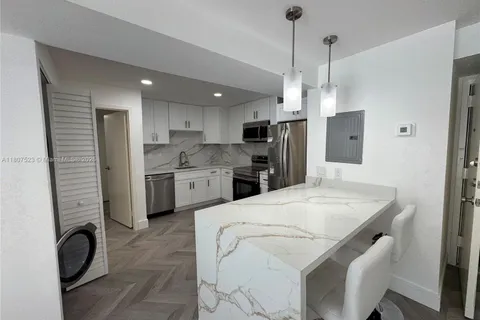 1800 Collins Ave # 5B, Miami Beach FL 33139