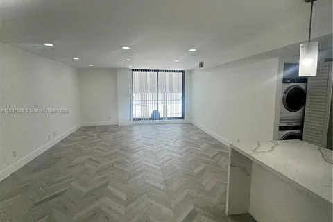 1800 Collins Ave # 5B, Miami Beach FL 33139