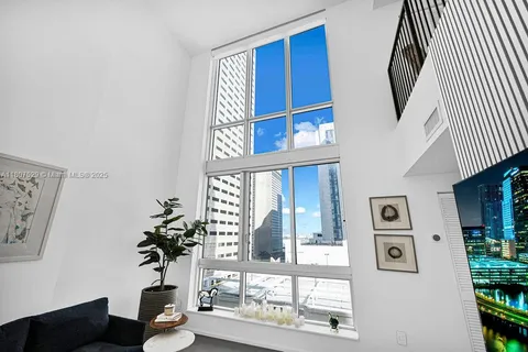 300 S Biscayne Blvd # 1232, Miami FL 33131