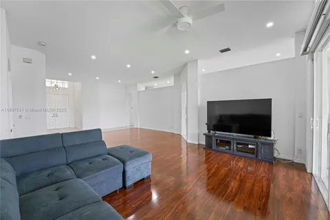 4294 Diamond Ter, Weston FL 33331